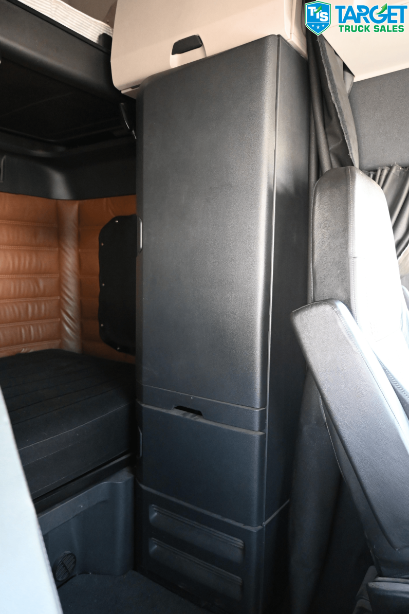 
								2022 Freightliner Cascadia full									