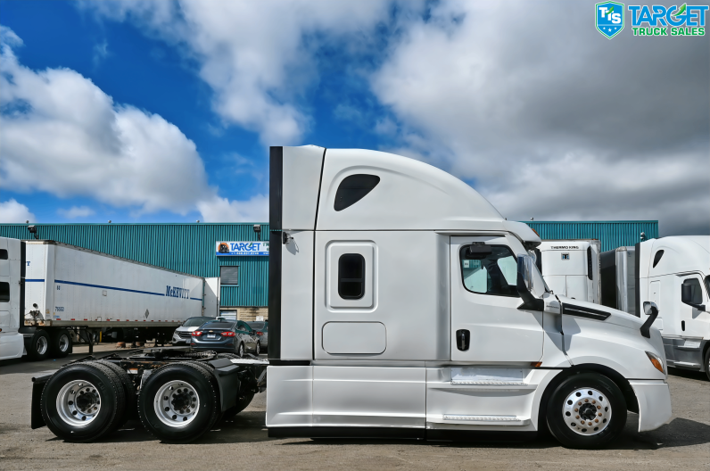 
								2022 Freightliner Cascadia full									