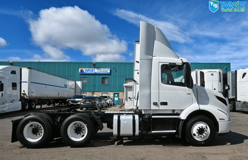 
								2018 Volvo Day Cab full									