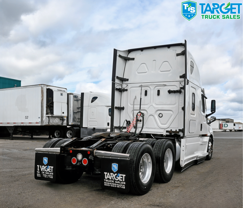 
								2022 Freightliner Cascadia full									