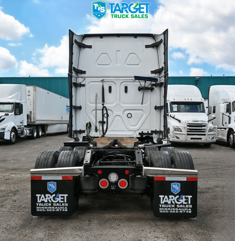 
								2024 Freightliner Cascadia full									