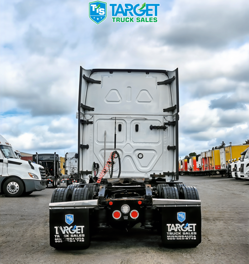 
								2022 Freightliner Cascadia full									