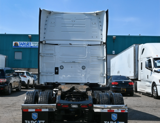 
								2021 Volvo 760 full									
