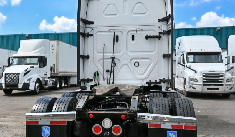 
								2021 Freightliner Cascadia full									
