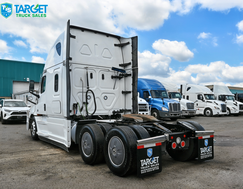 
								2024 Freightliner Cascadia full									