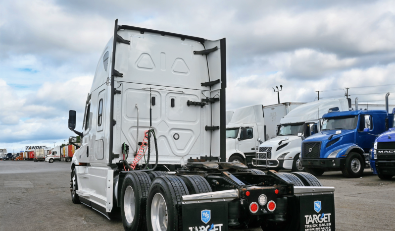 
								2022 Freightliner Cascadia full									