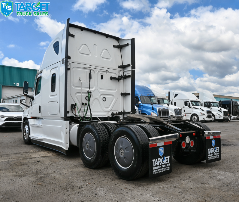 
								2021 Freightliner Cascadia full									
