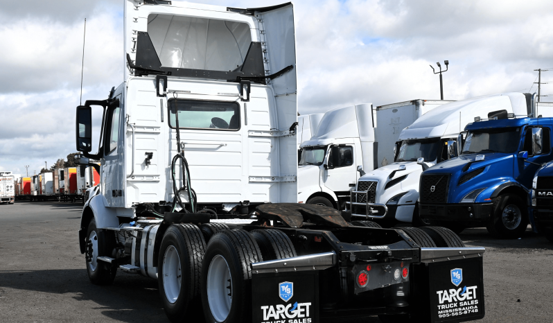 
								2018 Volvo Day Cab full									