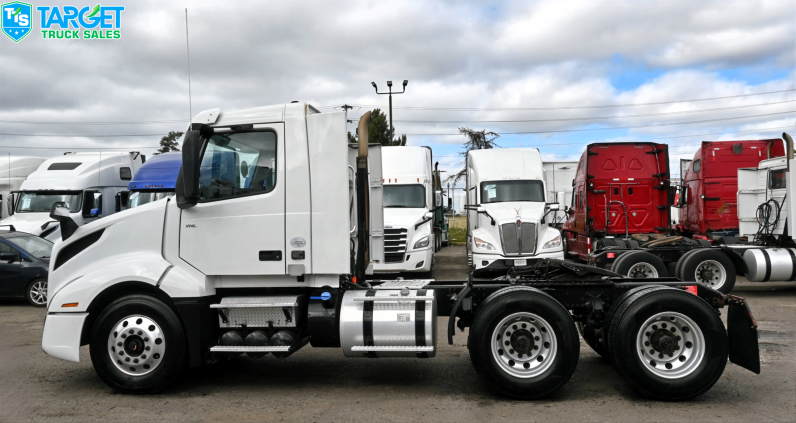 
								2020 Volvo Daycab full									