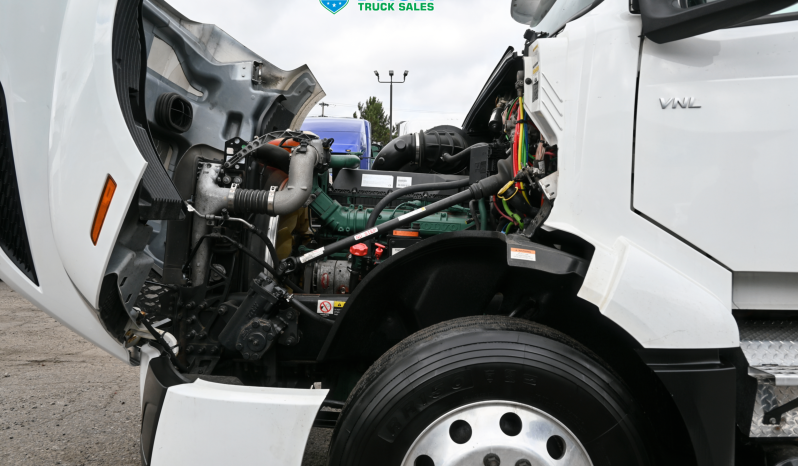 
								2020 Volvo Daycab full									