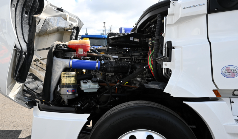 
								2022 Freightliner Cascadia full									