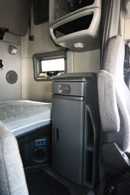 
										2021 Volvo 760 full									