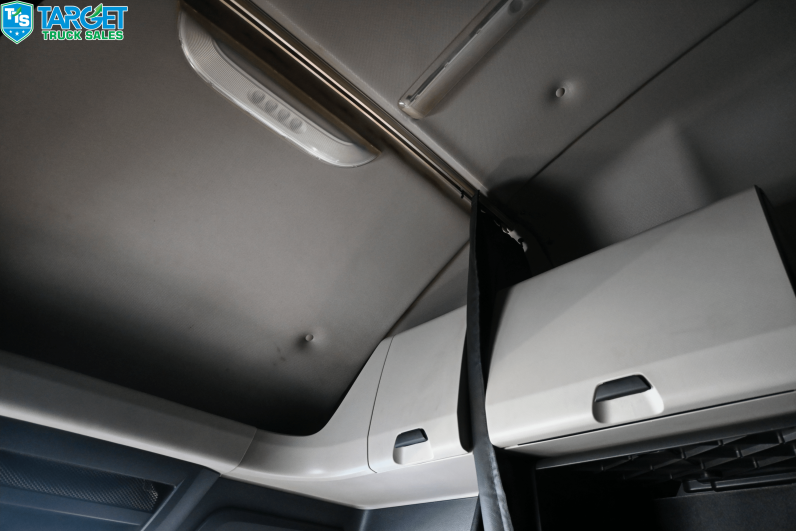 
								2020 Freightliner Cascadia full									