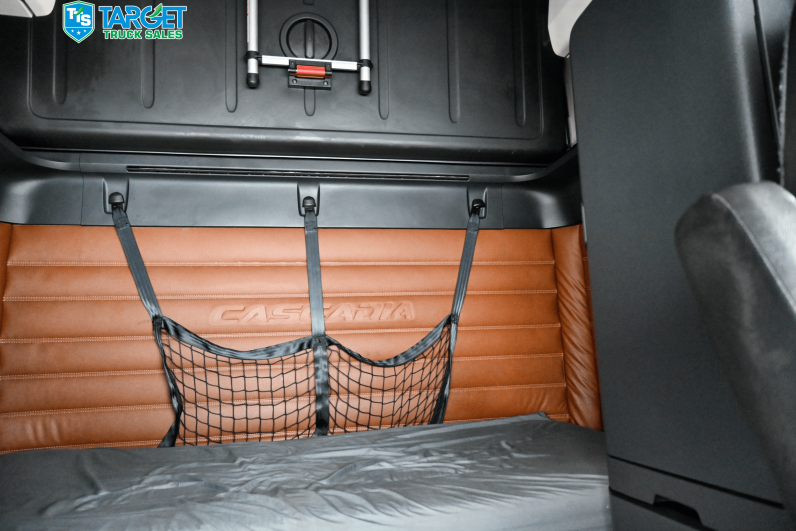 
								2020 Freightliner Cascadia full									