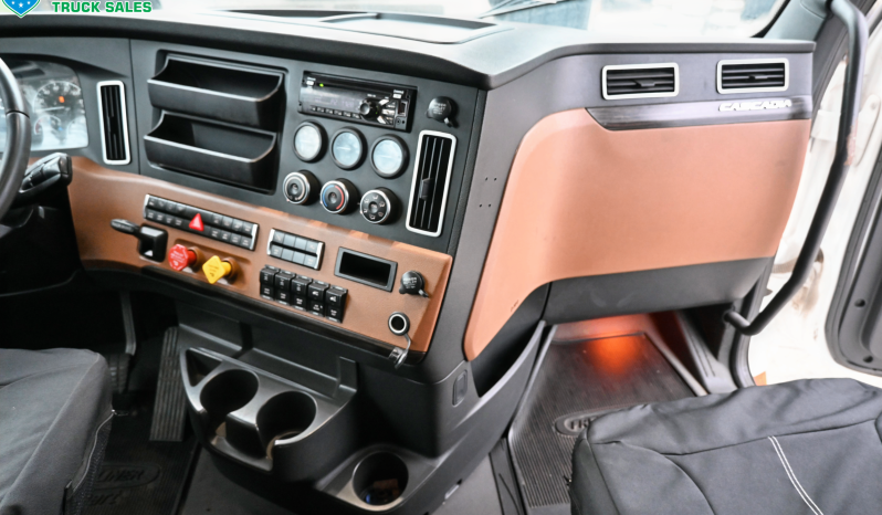 
								2019 Freightliner Cascadia full									